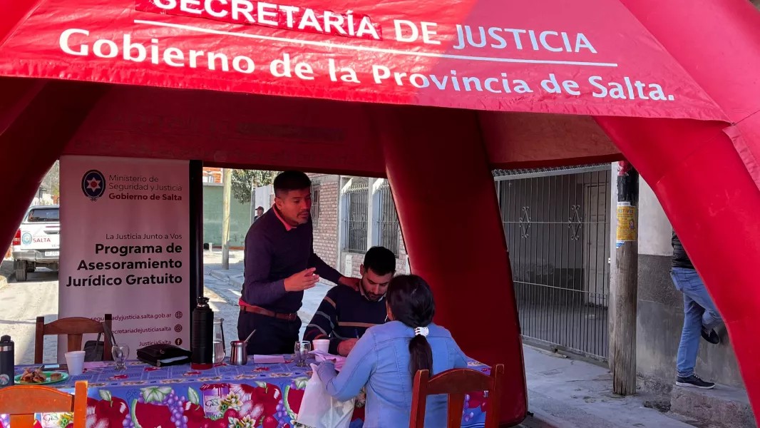 103847 la secretaria de justicia brindo asesoramiento juridico gratuito en barrio sarmiento